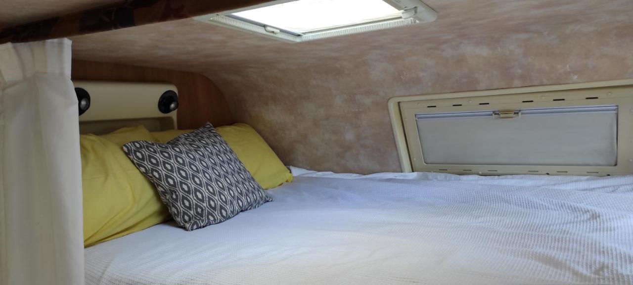 Charmant Camping-Car A La Campagne Labessiere-Candeil Экстерьер фото